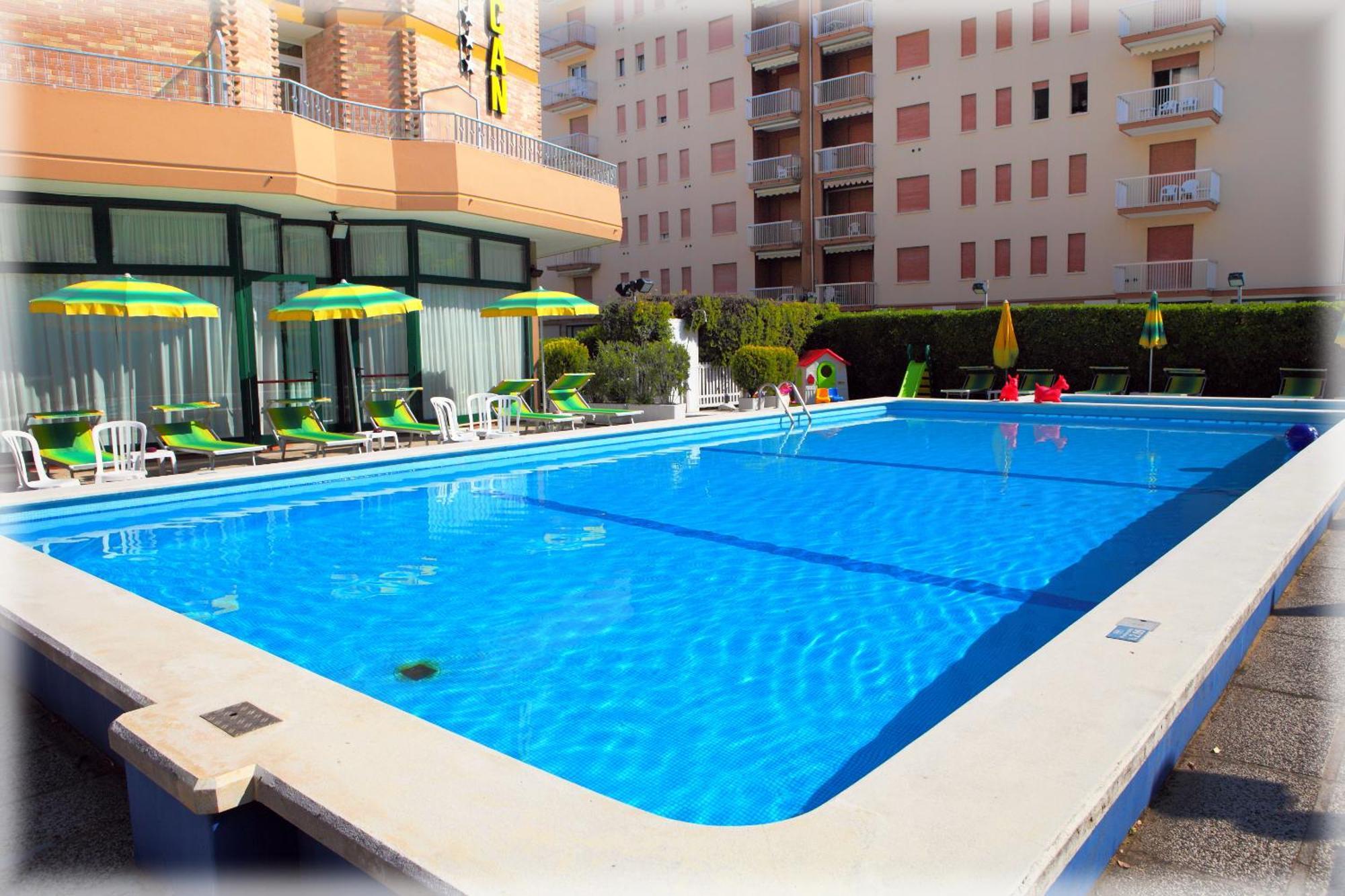 Hotel American Лідо-ді-Єзоло Екстер'єр фото
